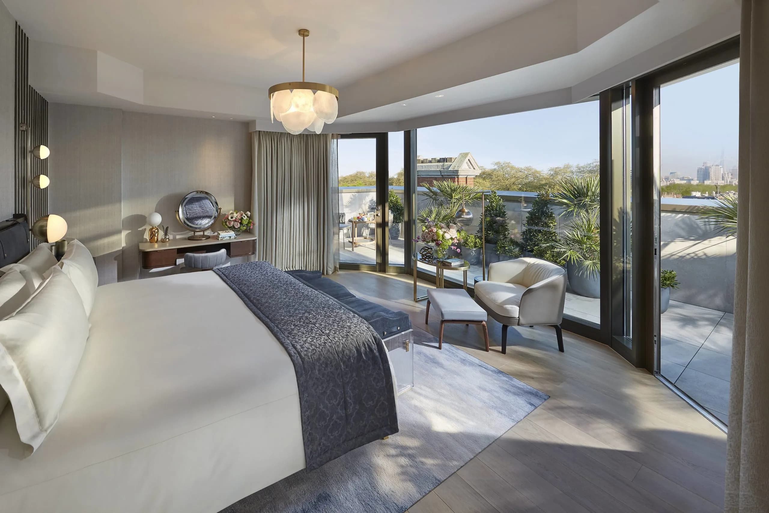 Mo London Suite Penthouse Mandarin Bedroom Scaled Mo London Suite Penthouse Mandarin Bedroom Scaled