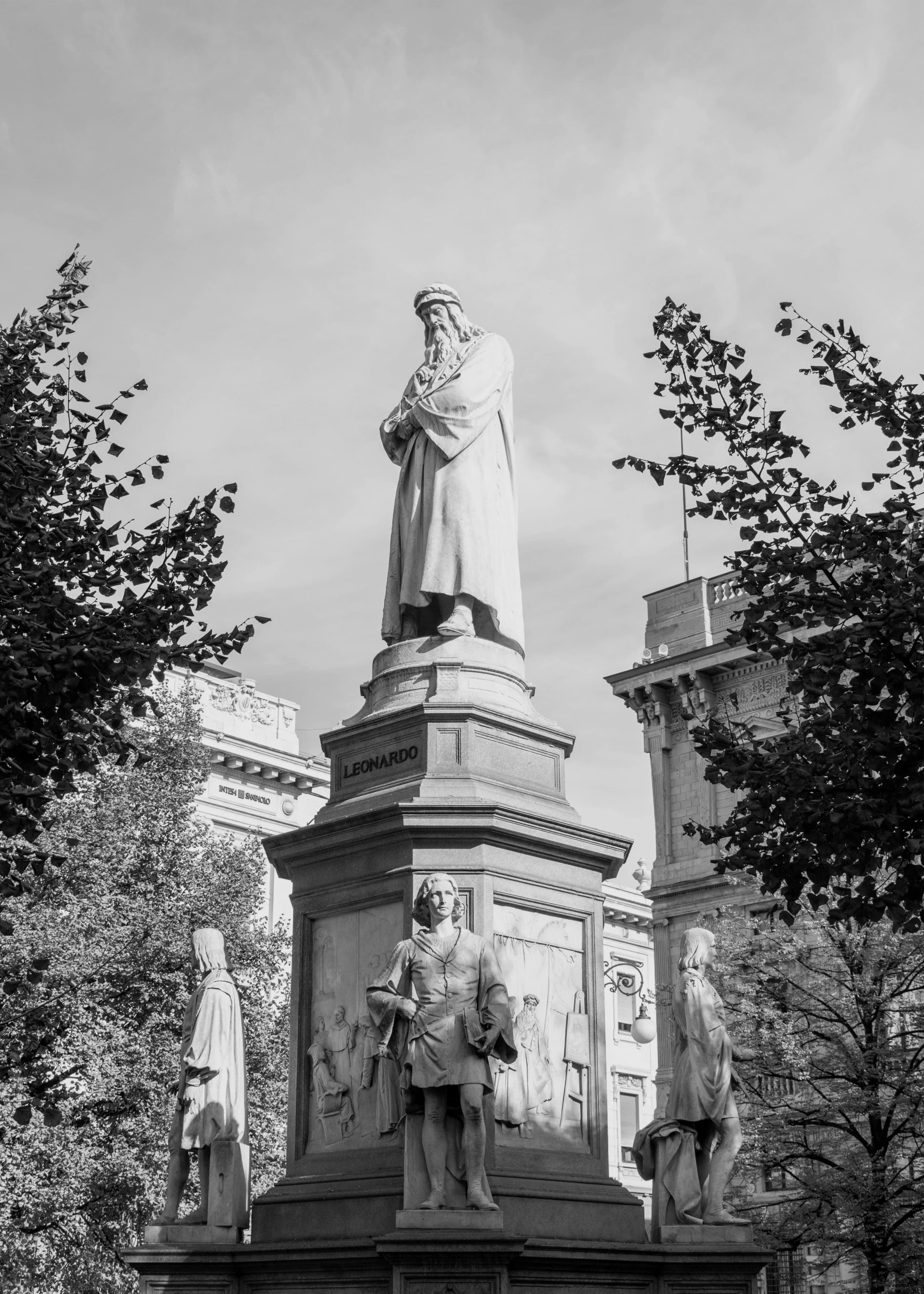 Leonardo da Vinci statue, Milan Leonardo da Vinci statue, Milan